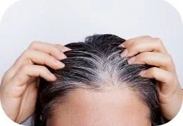 Comment cacher ses cheveux blancs naturellement